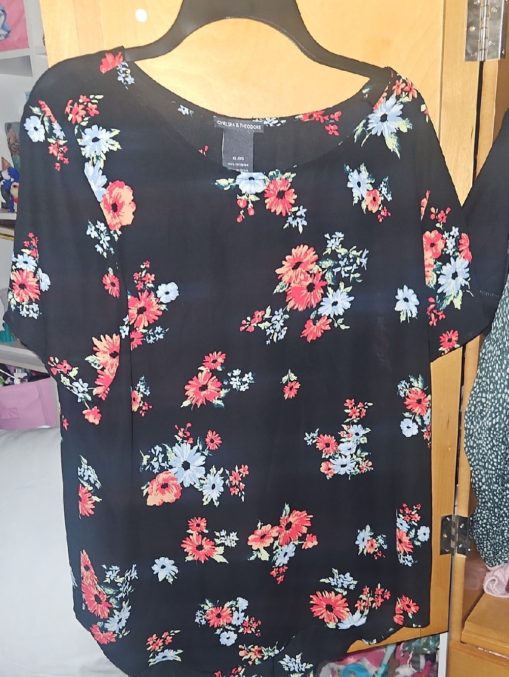 Chelsea & Theodore Black Floral Short-Sleeve Top